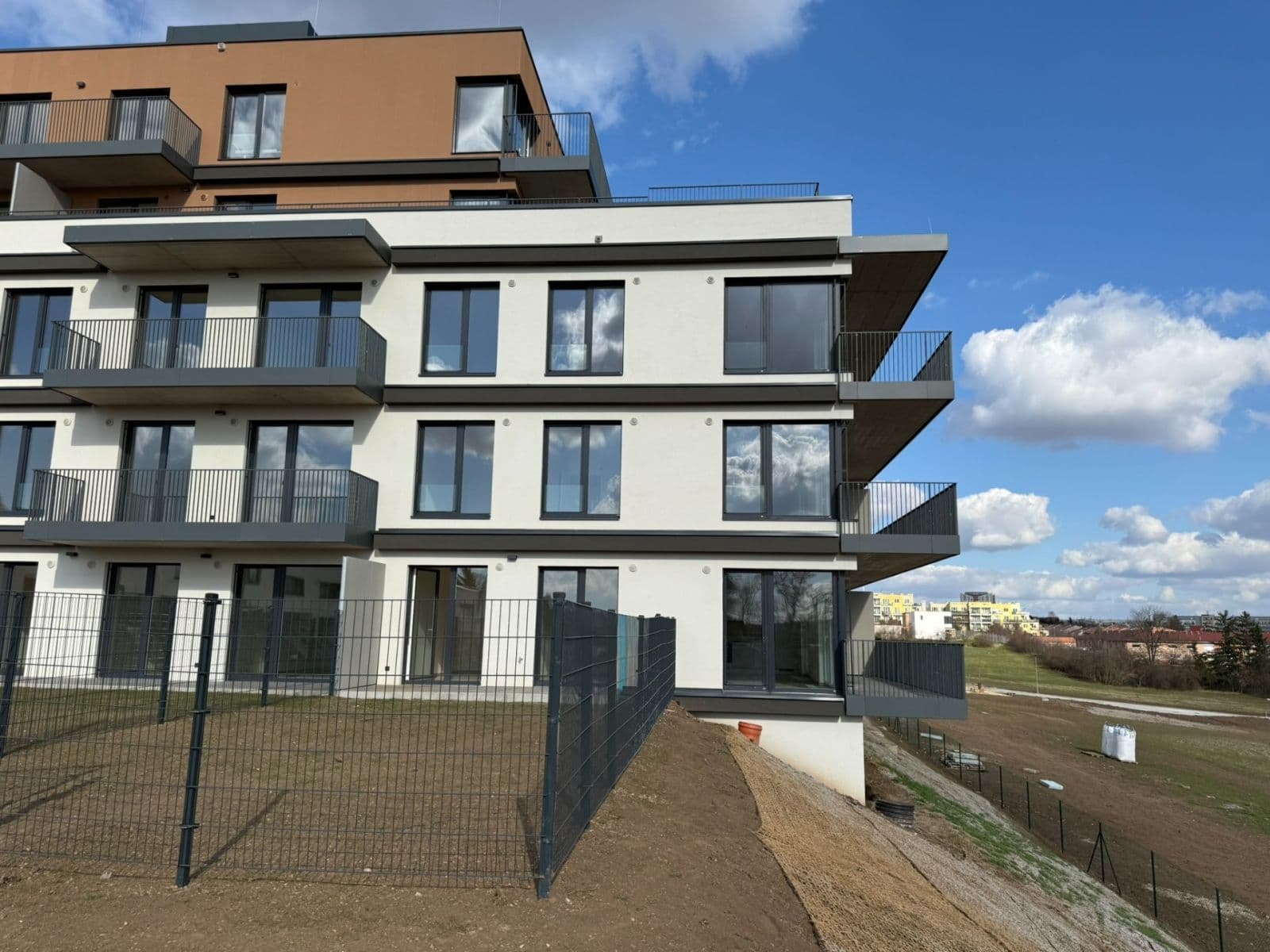 Prenájom bytu 3-izbový 74 m², Haenkeho, Praha, Praha Prenájom bytu 3-izbový 74 m², Haenkeho, Praha, Praha
