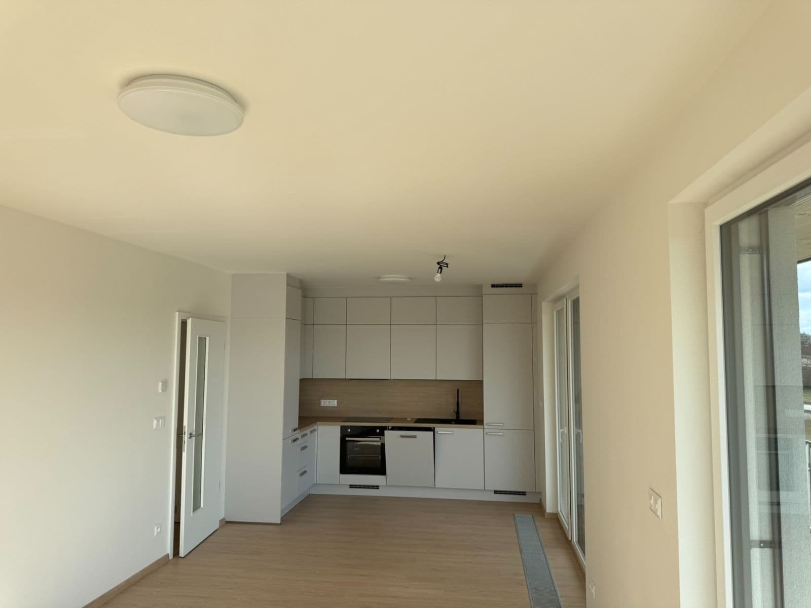 Prenájom bytu 3-izbový 74 m², Haenkeho, Praha, Praha Prenájom bytu 3-izbový 74 m², Haenkeho, Praha, Praha