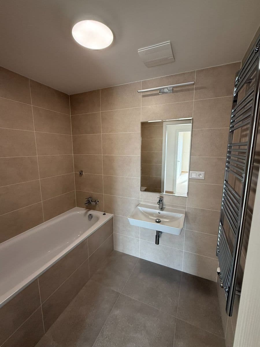 Prenájom bytu 3-izbový 74 m², Haenkeho, Praha, Praha Prenájom bytu 3-izbový 74 m², Haenkeho, Praha, Praha