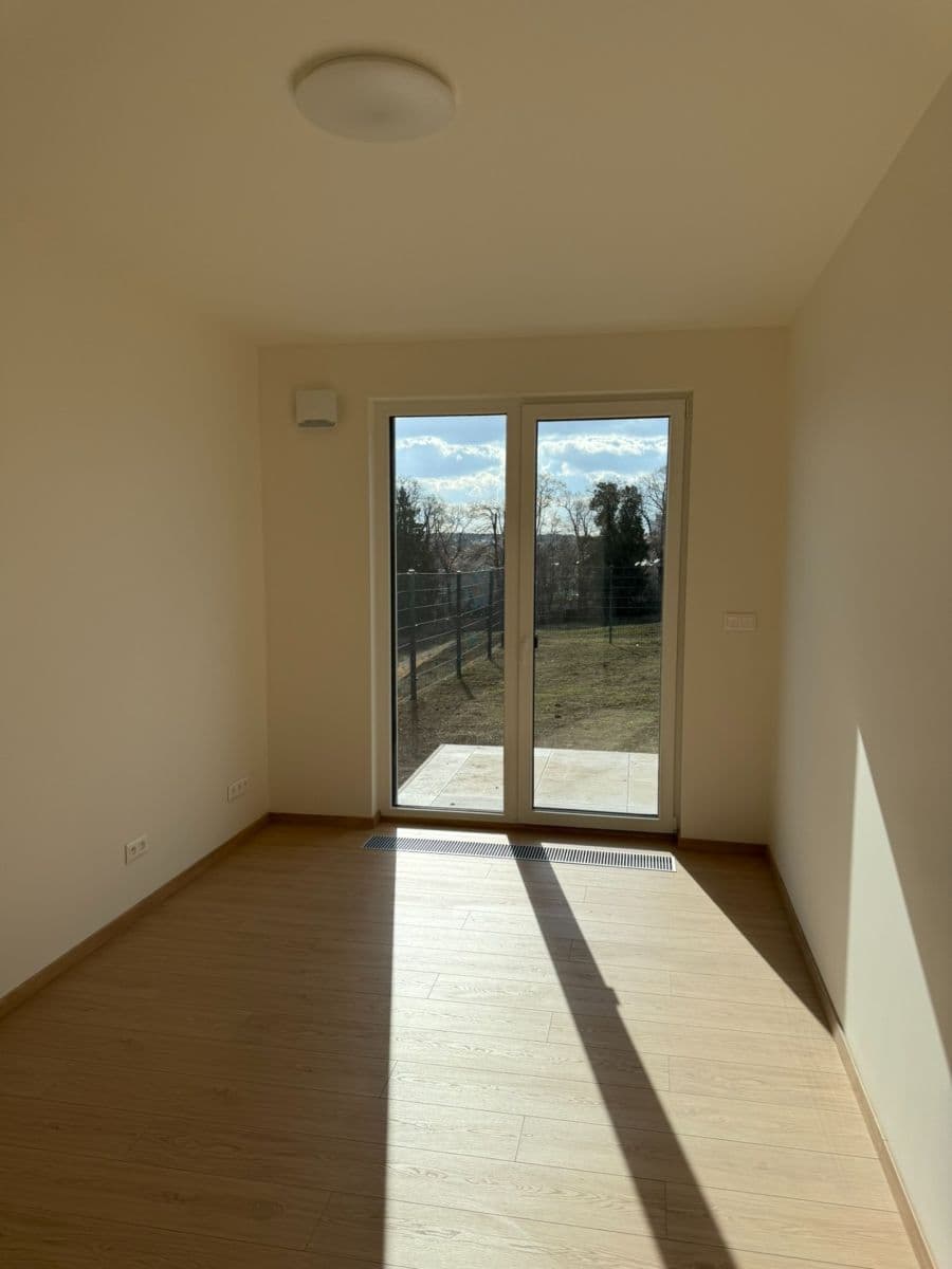 Prenájom bytu 3-izbový 74 m², Haenkeho, Praha, Praha Prenájom bytu 3-izbový 74 m², Haenkeho, Praha, Praha