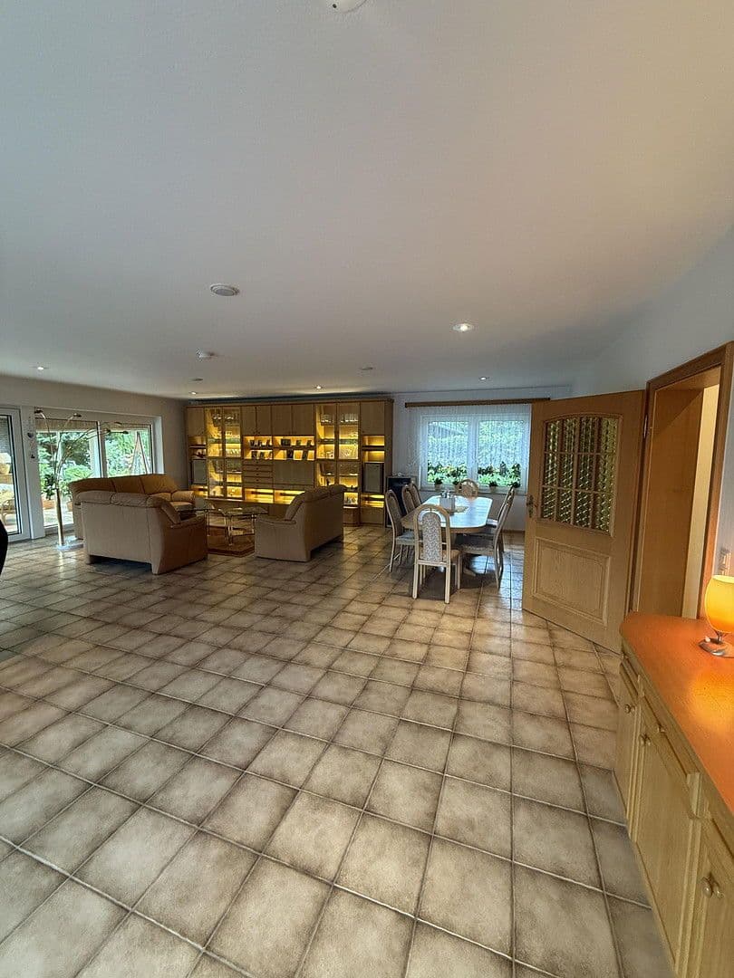 Predaj domu 415 m², pozemek 1.021 m², Kaltenkirchen, Šlezvicko-Holštajnsko Predaj domu 415 m², pozemek 1.021 m², Kaltenkirchen, Šlezvicko-Holštajnsko
