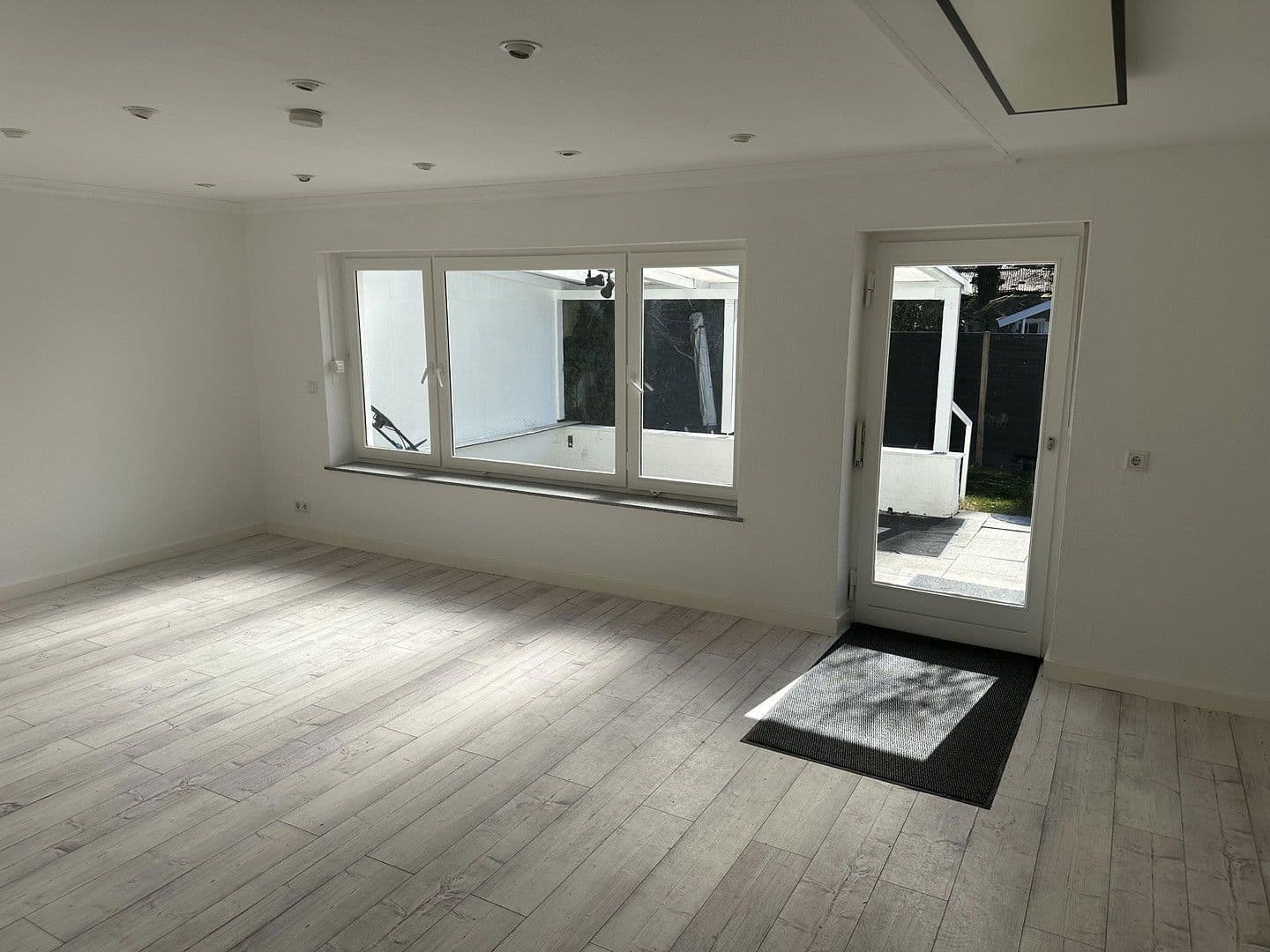 Prenájom domu 150 m², pozemek 290 m², Oberschleißheim, Bavorsko Prenájom domu 150 m², pozemek 290 m², Oberschleißheim, Bavorsko