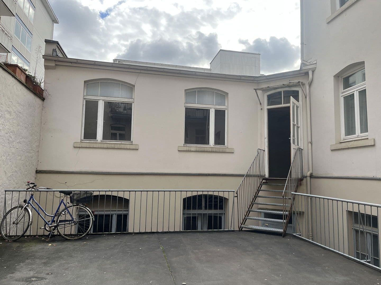 Prenájom nebytového priestoru 76 m², Erbacher Straße 9, Wiesbaden, Hesensko Prenájom nebytového priestoru 76 m², Erbacher Straße 9, Wiesbaden, Hesensko