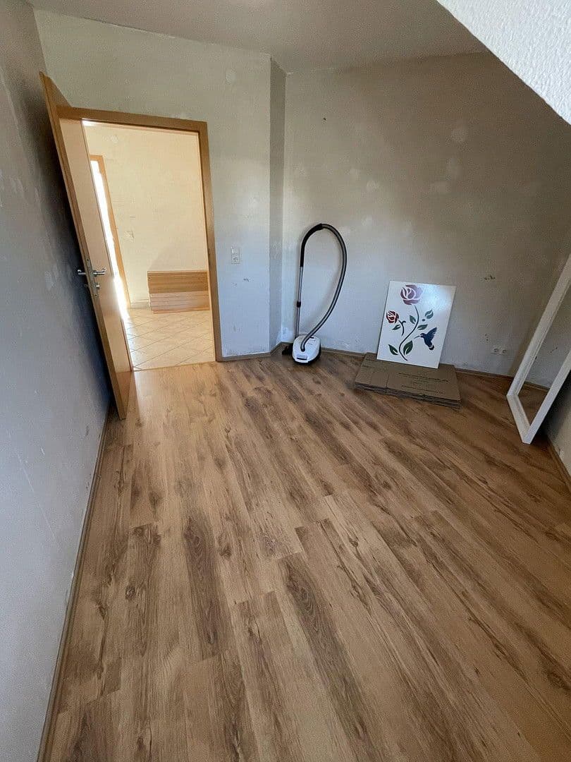 Prenájom bytu 4-izbový 92 m², Burscheid, Severné Porýnie - Westfálsko Prenájom bytu 4-izbový 92 m², Burscheid, Severné Porýnie - Westfálsko