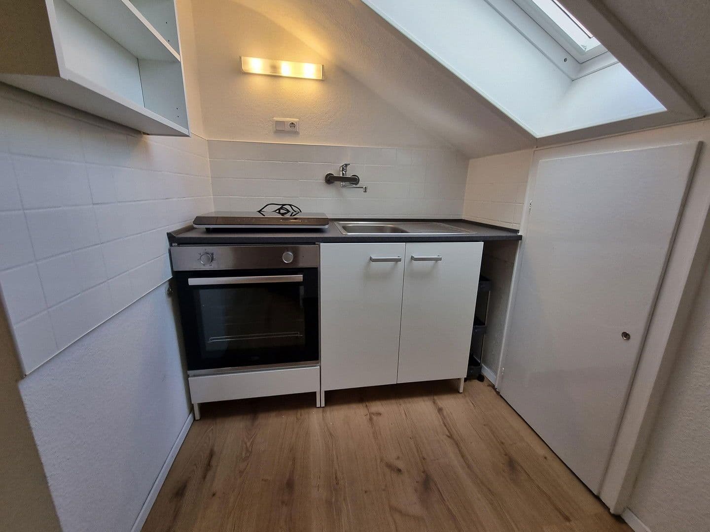 Prenájom bytu 1-izbový 30 m², Esslingen am Neckar, Bádensko-Wurttembersko Prenájom bytu 1-izbový 30 m², Esslingen am Neckar, Bádensko-Wurttembersko