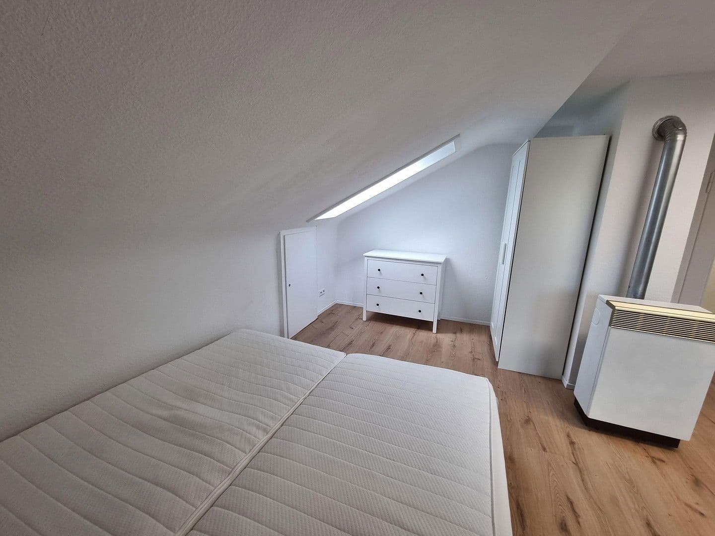 Prenájom bytu 1-izbový 30 m², Esslingen am Neckar, Bádensko-Wurttembersko Prenájom bytu 1-izbový 30 m², Esslingen am Neckar, Bádensko-Wurttembersko