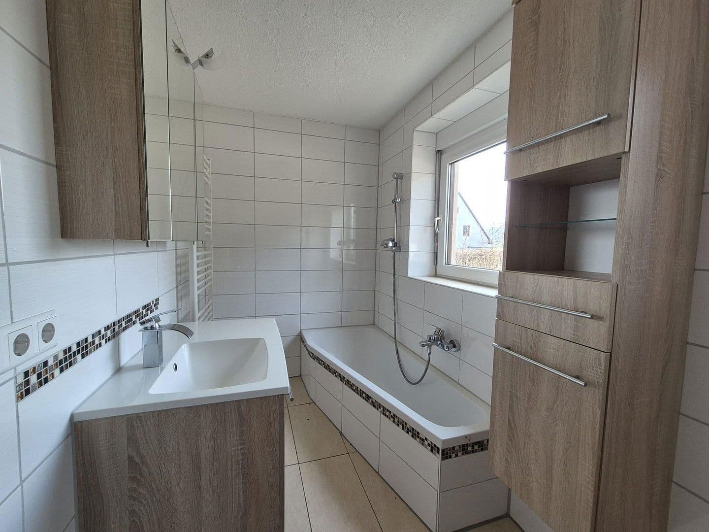 Predaj domu 177 m², pozemek 675 m², Flurstraße 11, 11a, Harburg (Schwaben), Bavorsko Predaj domu 177 m², pozemek 675 m², Flurstraße 11, 11a, Harburg (Schwaben), Bavorsko