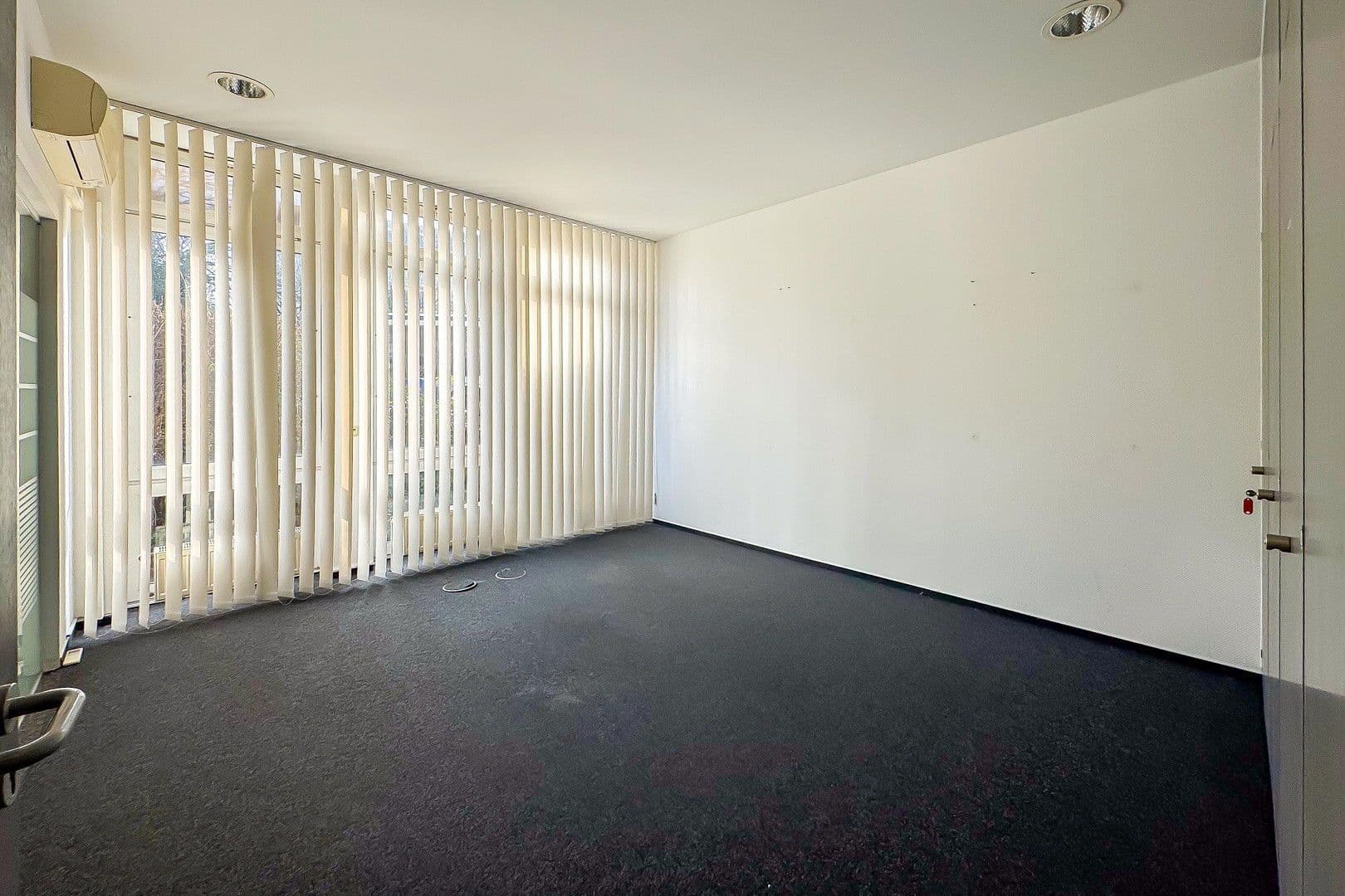 Prenájom nebytového priestoru 320 m², Voerder Straße 14, Hagen, Severné Porýnie - Westfálsko Prenájom nebytového priestoru 320 m², Voerder Straße 14, Hagen, Severné Porýnie - Westfálsko
