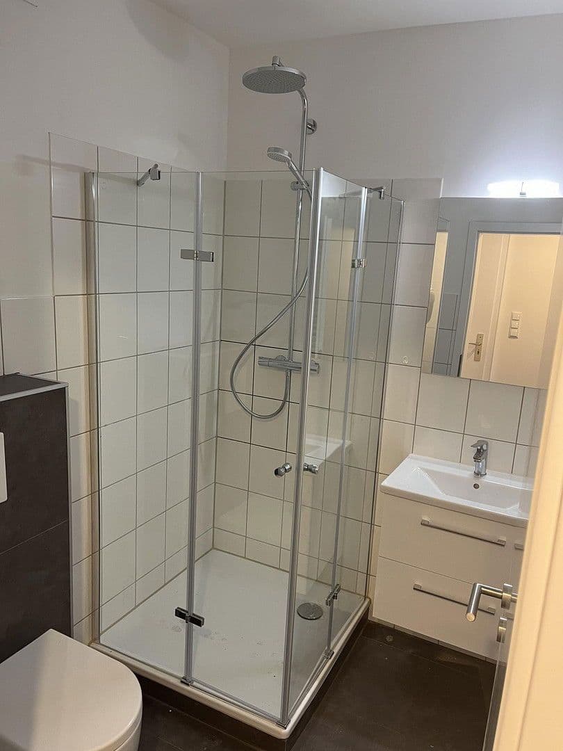 Prenájom bytu 3-izbový 64 m², Weißenburgstraße 30, Düsseldorf, Severné Porýnie - Westfálsko Prenájom bytu 3-izbový 64 m², Weißenburgstraße 30, Düsseldorf, Severné Porýnie - Westfálsko