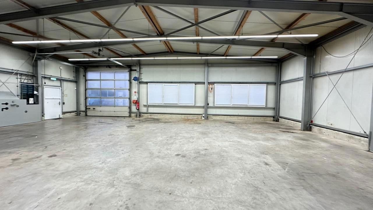 Prenájom nebytového priestoru 200 m², Fliederstrasse, Obrigheim, Bádensko-Wurttembersko Prenájom nebytového priestoru 200 m², Fliederstrasse, Obrigheim, Bádensko-Wurttembersko