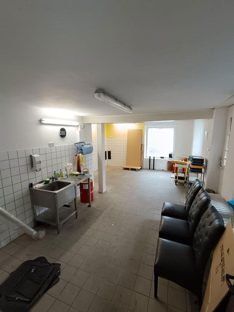 Prenájom nebytového priestoru 70 m², Hirsauer Str. 159/161, Pforzheim, Bádensko-Wurttembersko Prenájom nebytového priestoru 70 m², Hirsauer Str. 159/161, Pforzheim, Bádensko-Wurttembersko