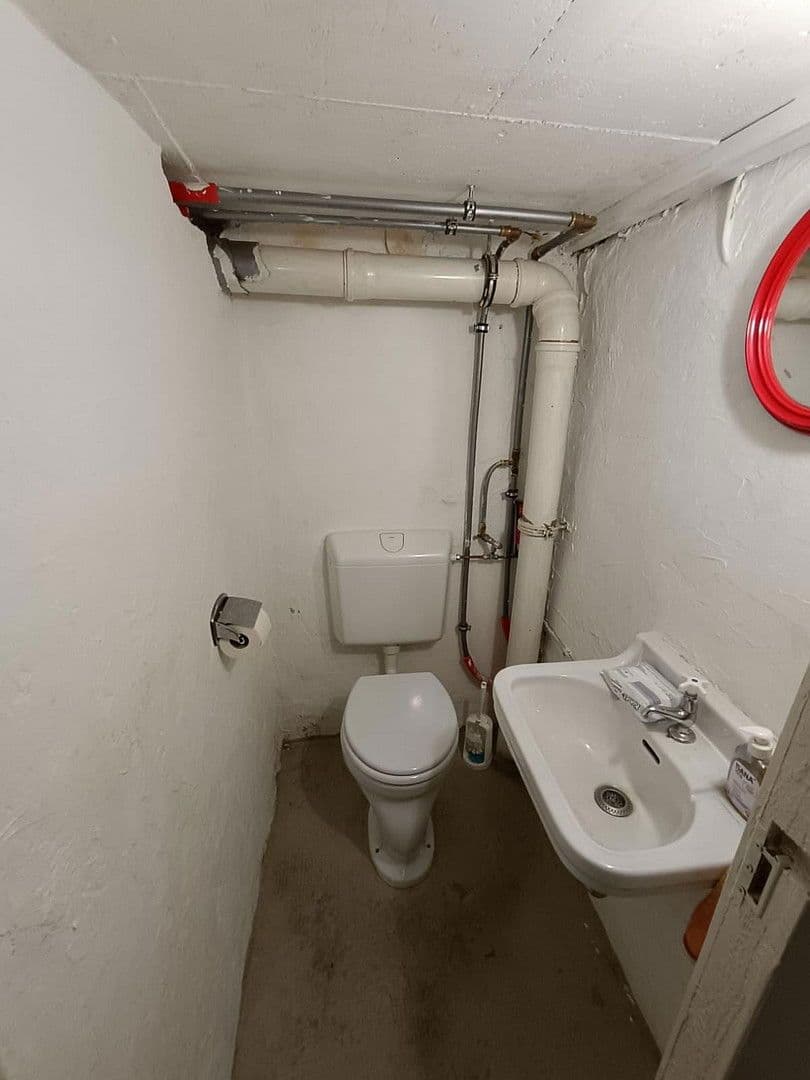 Prenájom nebytového priestoru 70 m², Hirsauer Str. 159/161, Pforzheim, Bádensko-Wurttembersko Prenájom nebytového priestoru 70 m², Hirsauer Str. 159/161, Pforzheim, Bádensko-Wurttembersko