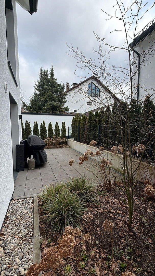 Prenájom bytu 2-izbový 81 m², Dorfstraße 13a, Germering, Bavorsko Prenájom bytu 2-izbový 81 m², Dorfstraße 13a, Germering, Bavorsko