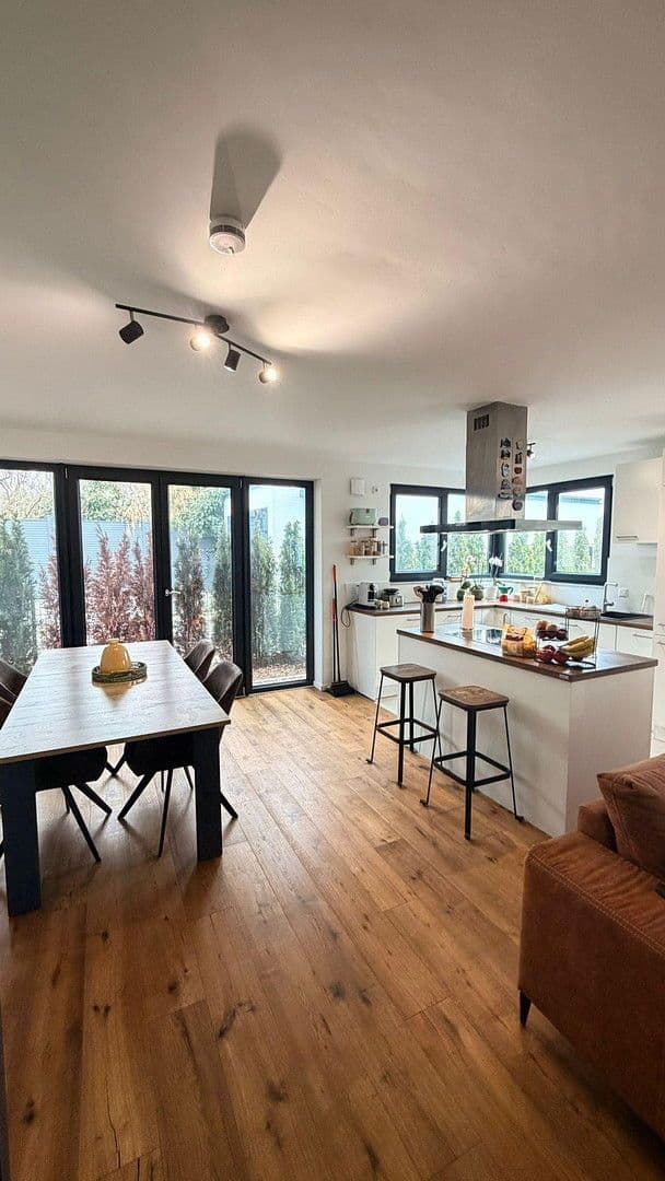 Prenájom bytu 2-izbový 81 m², Dorfstraße 13a, Germering, Bavorsko Prenájom bytu 2-izbový 81 m², Dorfstraße 13a, Germering, Bavorsko