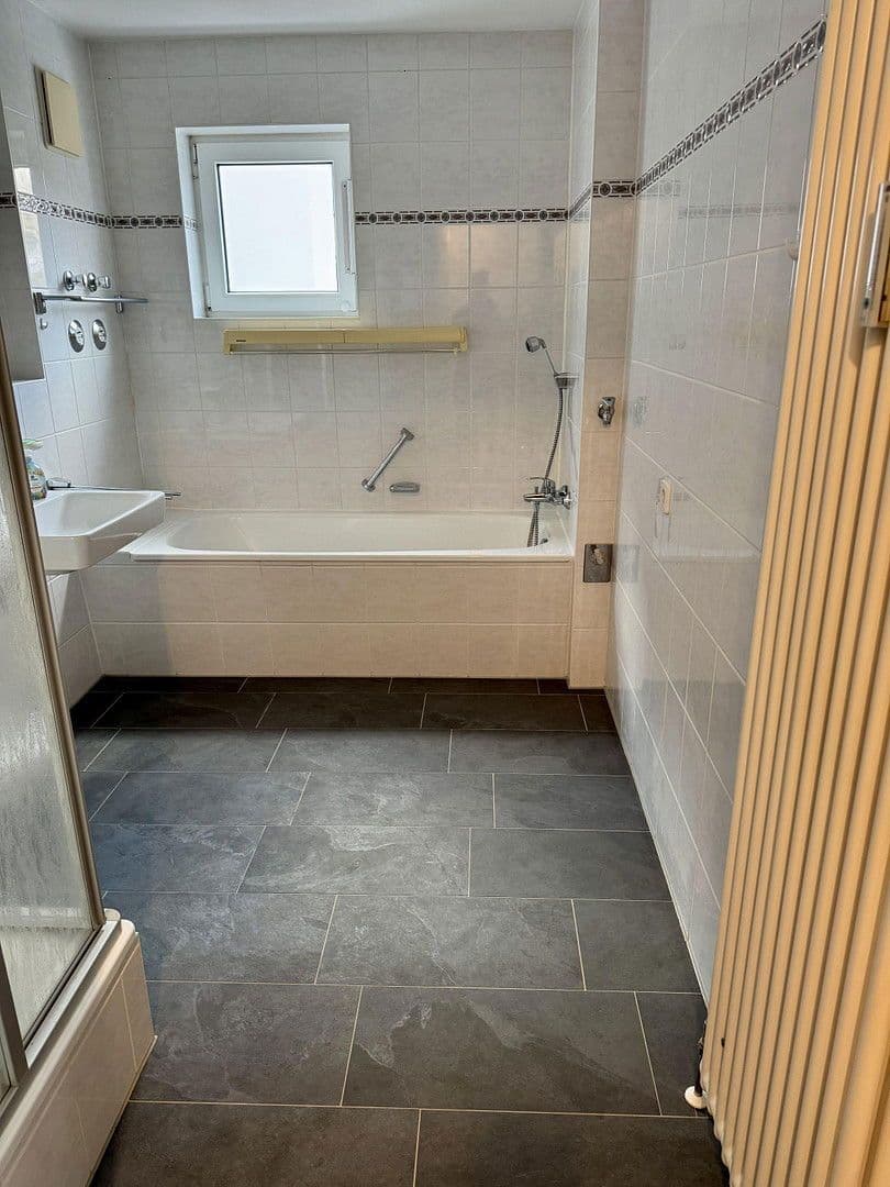 Prenájom bytu 4-izbový 90 m², Köglweg 17, Taufkirchen, Bavorsko Prenájom bytu 4-izbový 90 m², Köglweg 17, Taufkirchen, Bavorsko