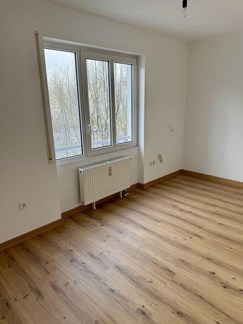 Prenájom bytu 4-izbový 90 m², Köglweg 17, Taufkirchen, Bavorsko Prenájom bytu 4-izbový 90 m², Köglweg 17, Taufkirchen, Bavorsko