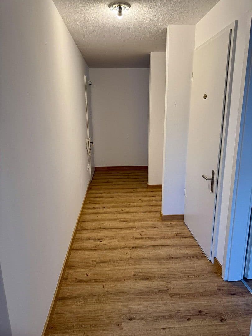 Prenájom bytu 4-izbový 90 m², Köglweg 17, Taufkirchen, Bavorsko Prenájom bytu 4-izbový 90 m², Köglweg 17, Taufkirchen, Bavorsko