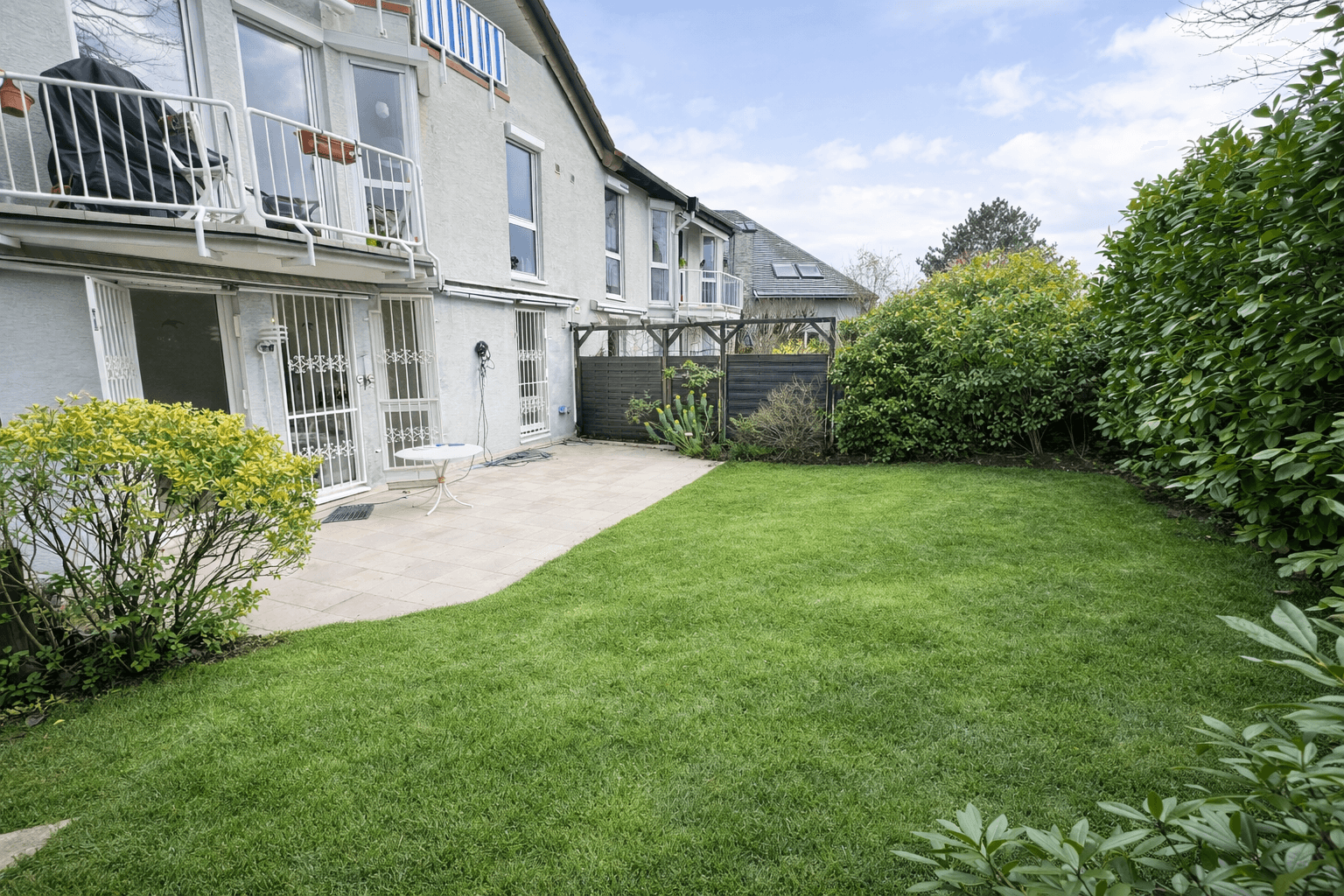 Prenájom bytu 3-izbový 124 m², Friedrichsdorf, Hesensko Prenájom bytu 3-izbový 124 m², Friedrichsdorf, Hesensko