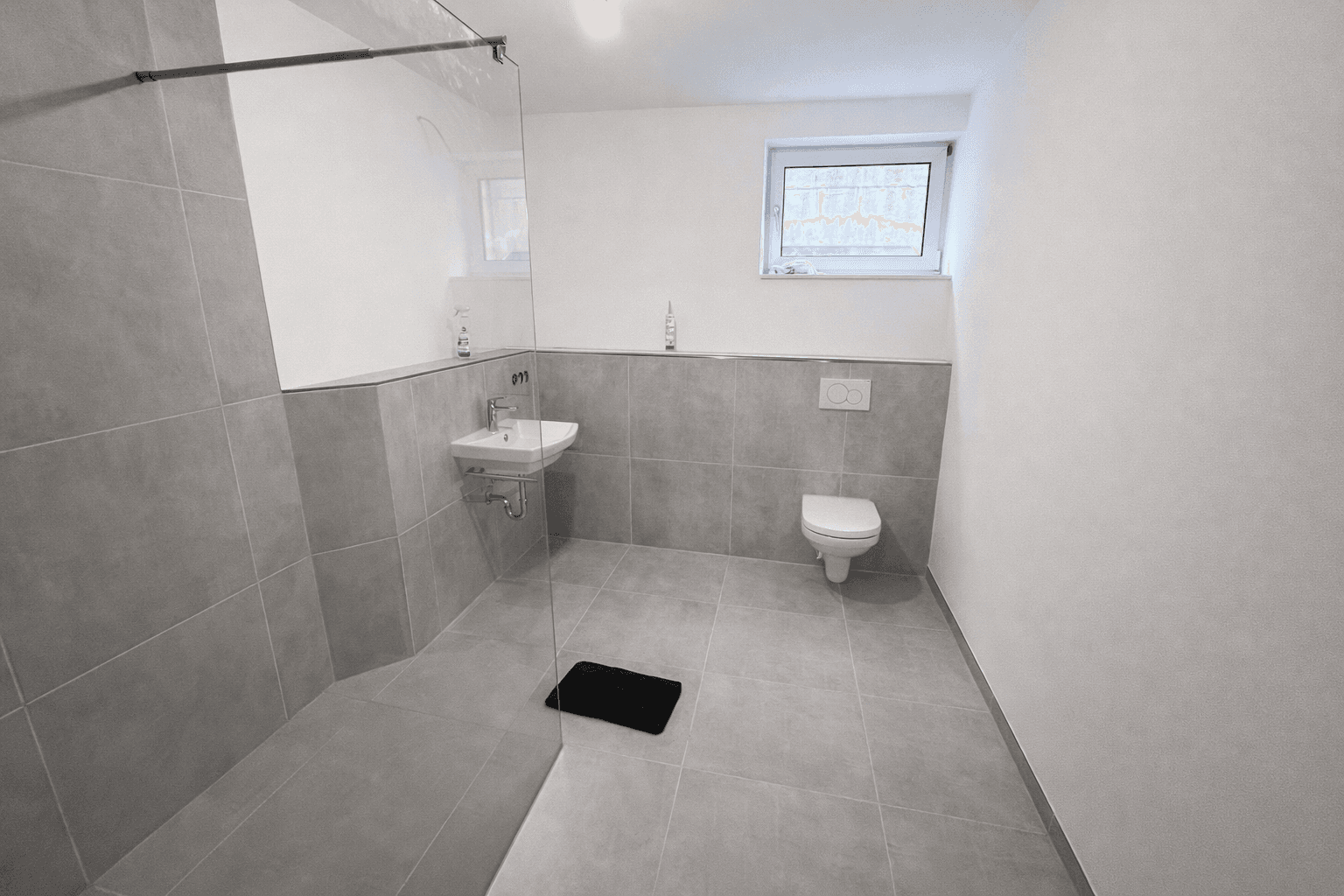 Prenájom bytu 3-izbový 124 m², Friedrichsdorf, Hesensko Prenájom bytu 3-izbový 124 m², Friedrichsdorf, Hesensko