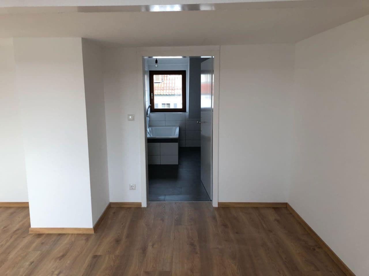 Prenájom domu 110 m², pozemek 125 m², Nürtingen, Bádensko-Wurttembersko Prenájom domu 110 m², pozemek 125 m², Nürtingen, Bádensko-Wurttembersko