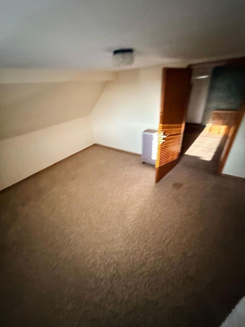 Prenájom domu 100 m², pozemek 250 m², Dorfstraße 6, Neuwied, Porýnie-Falcko Prenájom domu 100 m², pozemek 250 m², Dorfstraße 6, Neuwied, Porýnie-Falcko