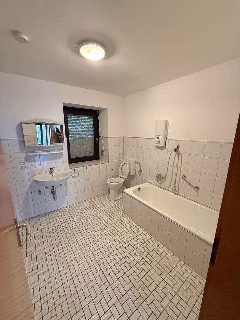 Prenájom domu 100 m², pozemek 250 m², Dorfstraße 6, Neuwied, Porýnie-Falcko Prenájom domu 100 m², pozemek 250 m², Dorfstraße 6, Neuwied, Porýnie-Falcko