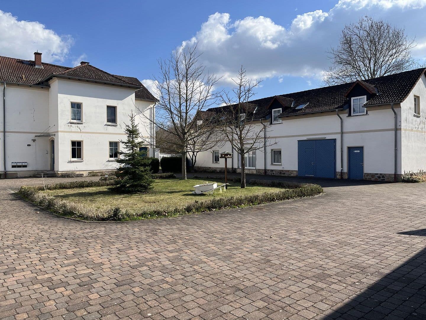 Predaj domu 780 m², pozemek 3.560 m², Lobstädter Straße 11, Neukieritzsch, Sasko Predaj domu 780 m², pozemek 3.560 m², Lobstädter Straße 11, Neukieritzsch, Sasko
