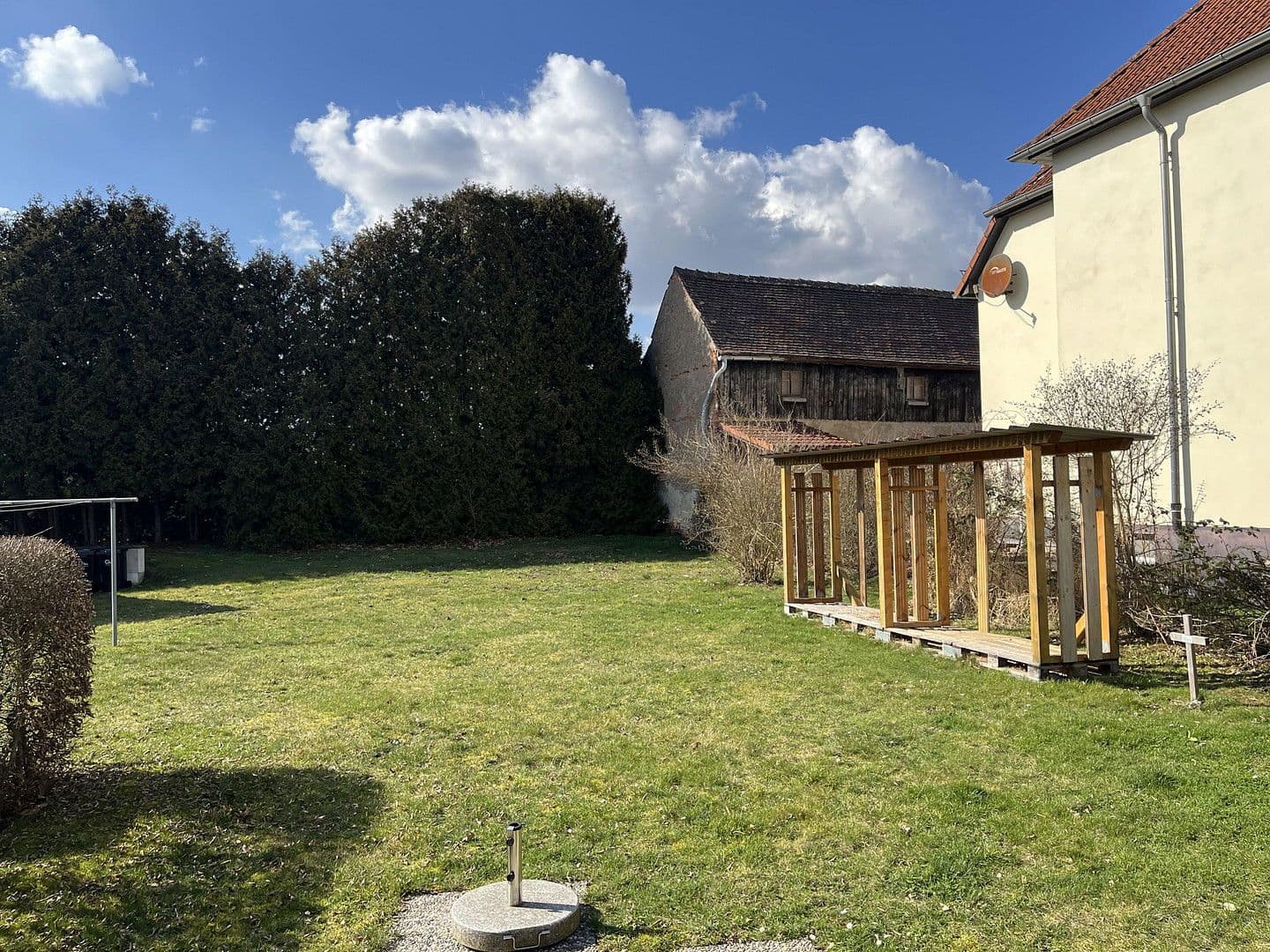 Predaj domu 780 m², pozemek 3.560 m², Lobstädter Straße 11, Neukieritzsch, Sasko Predaj domu 780 m², pozemek 3.560 m², Lobstädter Straße 11, Neukieritzsch, Sasko