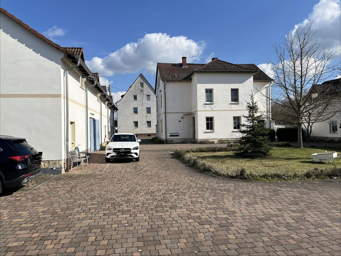 Predaj domu 780 m², pozemek 3.560 m², Lobstädter Straße 11, Neukieritzsch, Sasko Predaj domu 780 m², pozemek 3.560 m², Lobstädter Straße 11, Neukieritzsch, Sasko