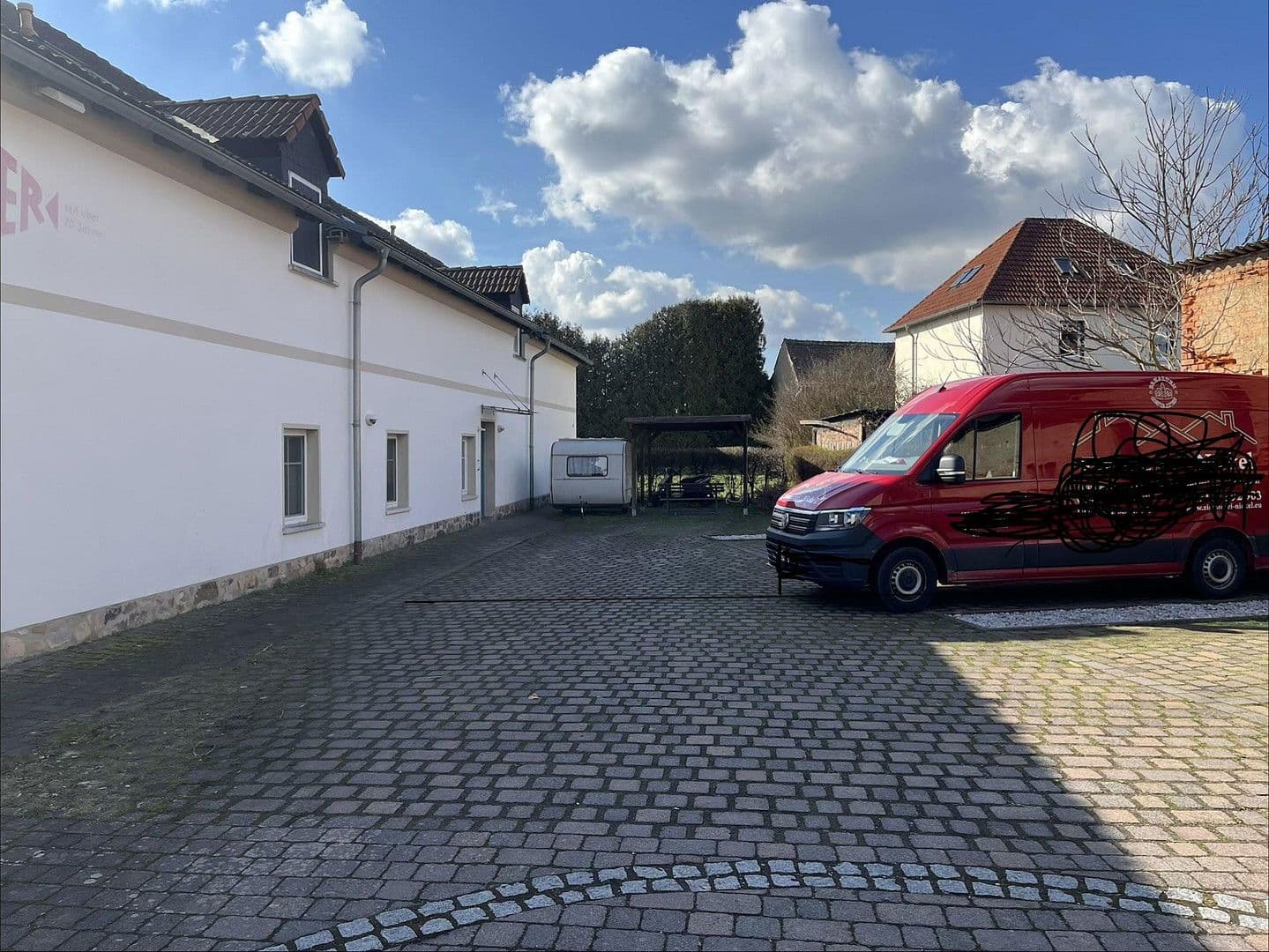 Predaj domu 780 m², pozemek 3.560 m², Lobstädter Straße 11, Neukieritzsch, Sasko Predaj domu 780 m², pozemek 3.560 m², Lobstädter Straße 11, Neukieritzsch, Sasko