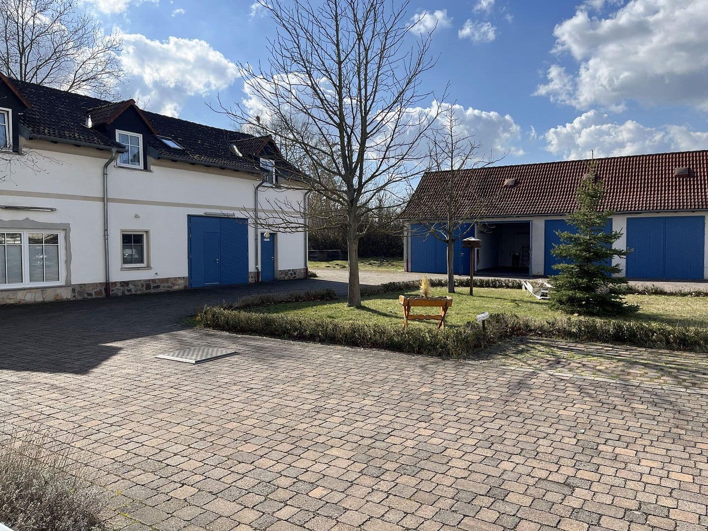 Predaj domu 780 m², pozemek 3.560 m², Lobstädter Straße 11, Neukieritzsch, Sasko Predaj domu 780 m², pozemek 3.560 m², Lobstädter Straße 11, Neukieritzsch, Sasko