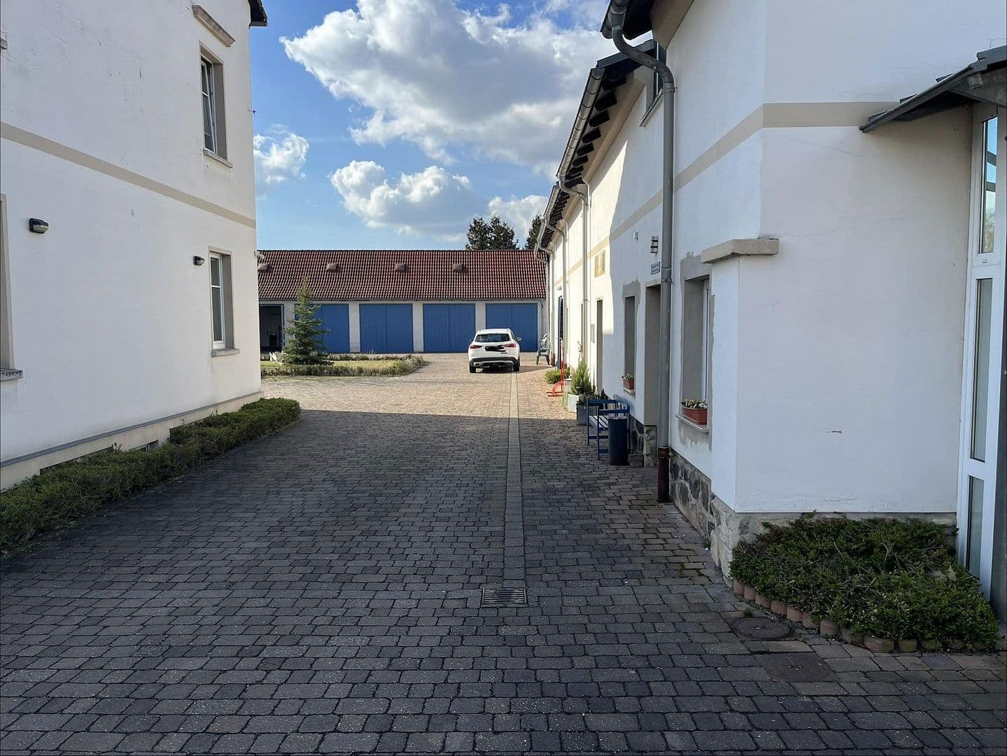 Predaj domu 780 m², pozemek 3.560 m², Lobstädter Straße 11, Neukieritzsch, Sasko Predaj domu 780 m², pozemek 3.560 m², Lobstädter Straße 11, Neukieritzsch, Sasko