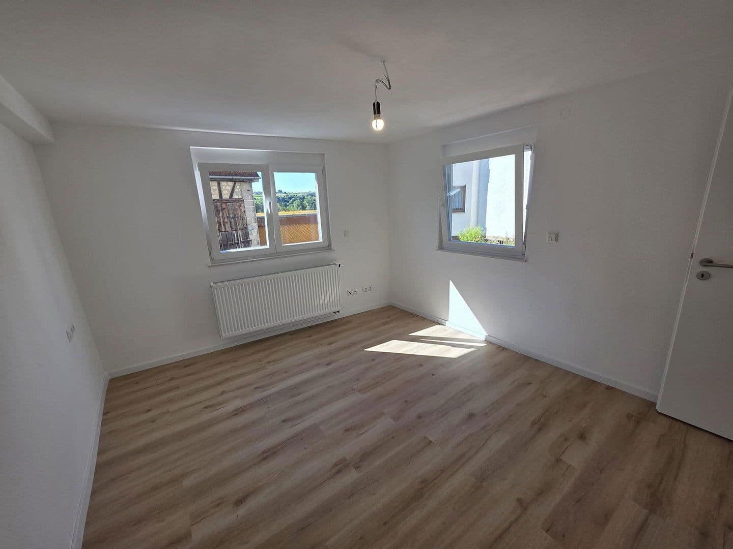 Predaj domu 135 m², pozemek 305 m², Böllatstrasse 14, Nürtingen, Bádensko-Wurttembersko Predaj domu 135 m², pozemek 305 m², Böllatstrasse 14, Nürtingen, Bádensko-Wurttembersko