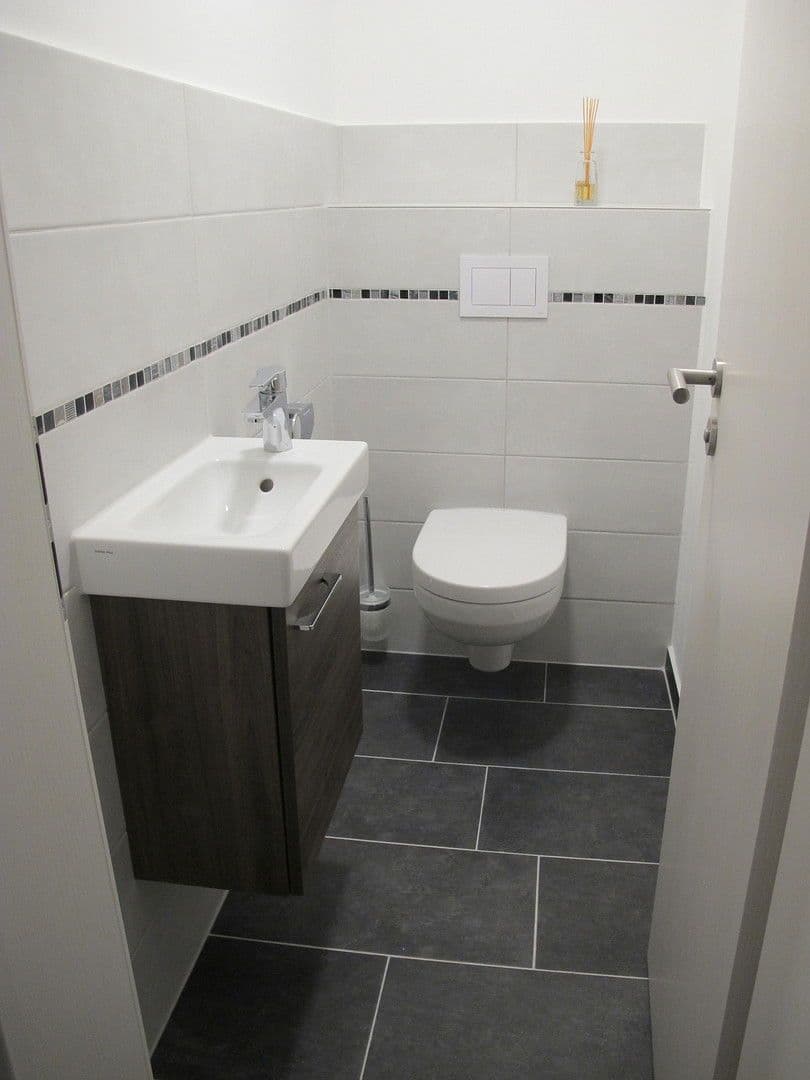 Prenájom bytu 5-izbový 140 m², Uttenreuth, Bavorsko Prenájom bytu 5-izbový 140 m², Uttenreuth, Bavorsko