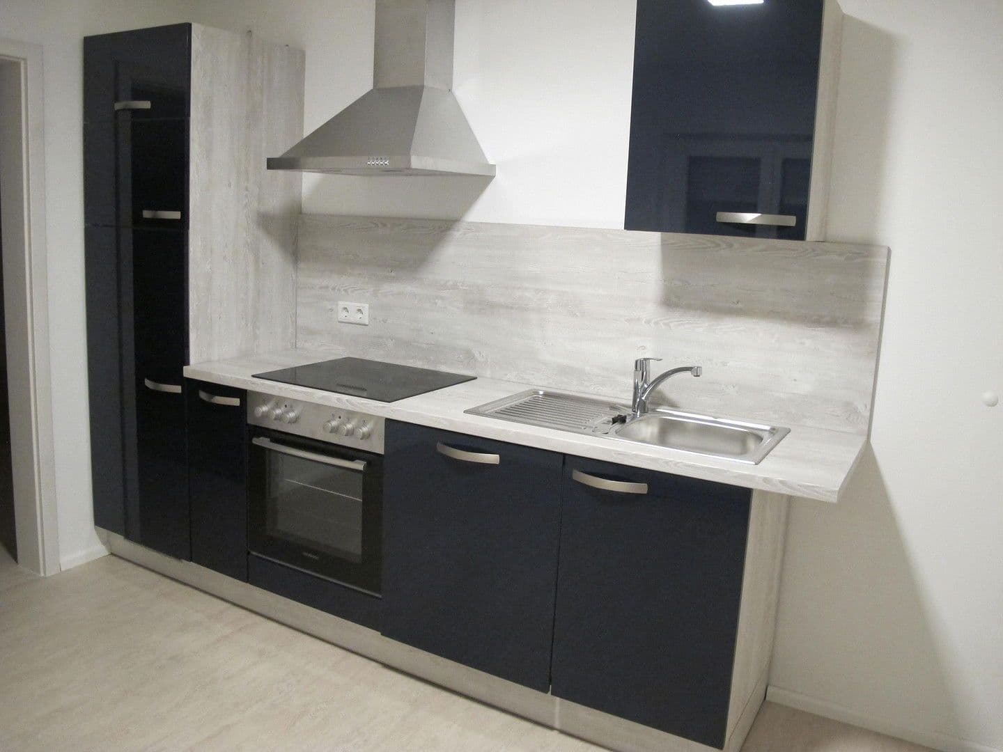 Prenájom bytu 5-izbový 140 m², Uttenreuth, Bavorsko Prenájom bytu 5-izbový 140 m², Uttenreuth, Bavorsko