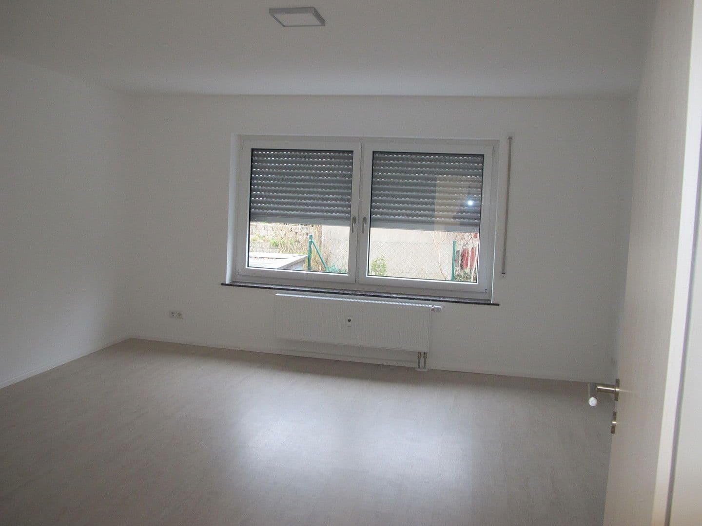 Prenájom bytu 5-izbový 140 m², Uttenreuth, Bavorsko Prenájom bytu 5-izbový 140 m², Uttenreuth, Bavorsko
