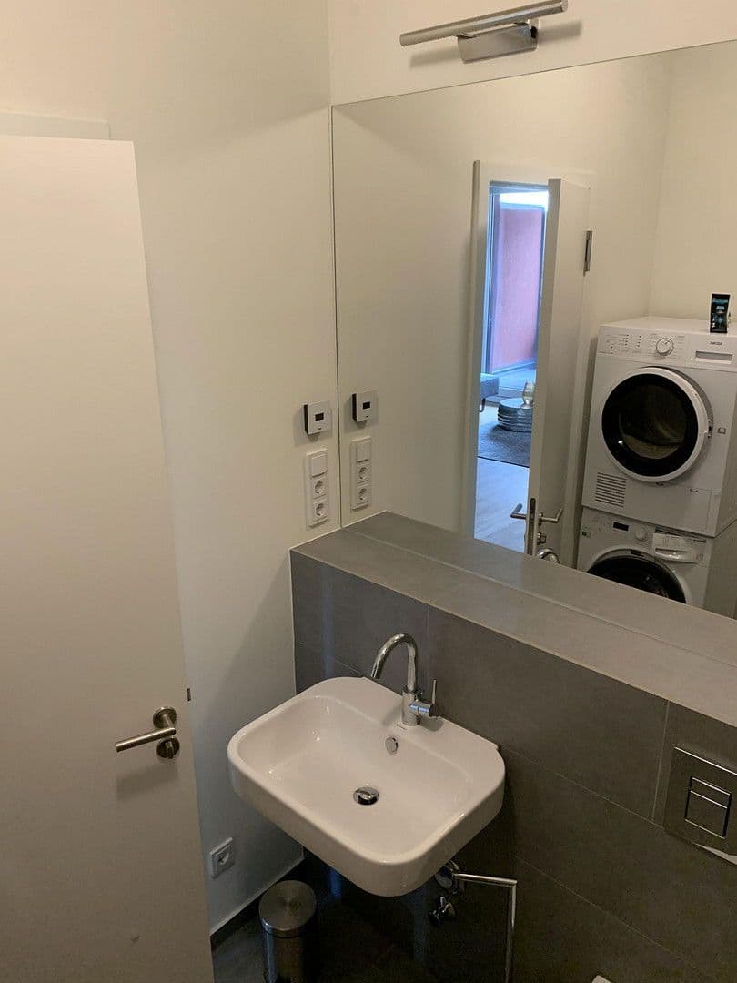 Prenájom bytu 2-izbový 50 m², Genthinerstraße 46, Berlin, Berlín Prenájom bytu 2-izbový 50 m², Genthinerstraße 46, Berlin, Berlín