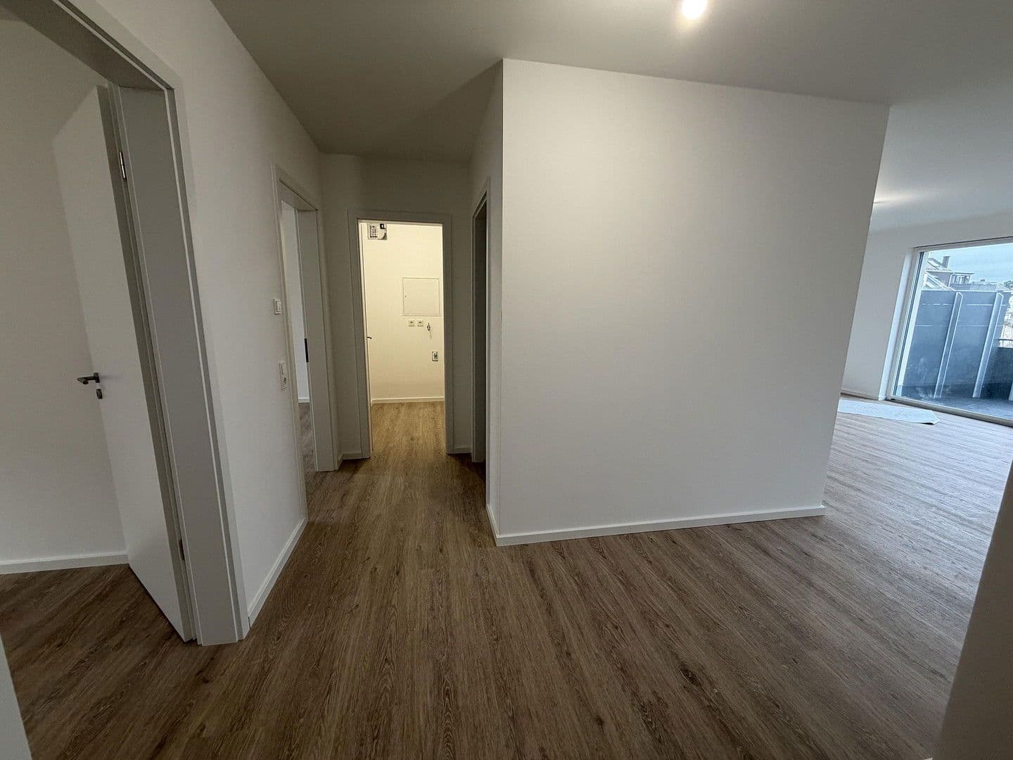 Prenájom bytu 3-izbový 100 m², Köln, Severné Porýnie - Westfálsko Prenájom bytu 3-izbový 100 m², Köln, Severné Porýnie - Westfálsko