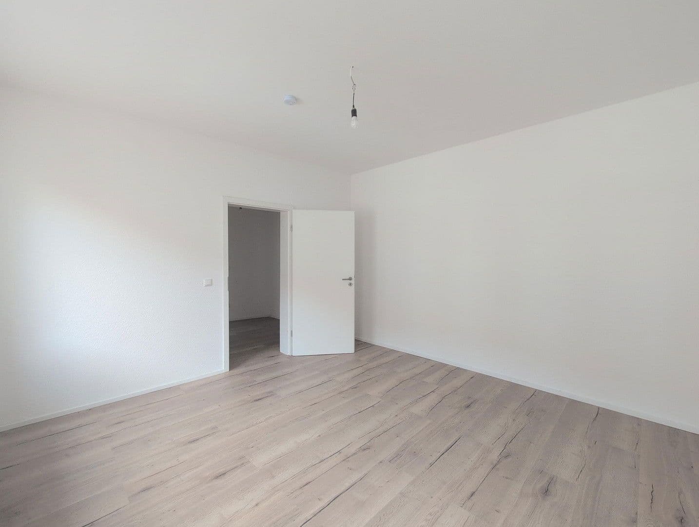 Prenájom bytu 4-izbový 85 m², Dessau-Roßlau, Sasko-Anhaltsko Prenájom bytu 4-izbový 85 m², Dessau-Roßlau, Sasko-Anhaltsko