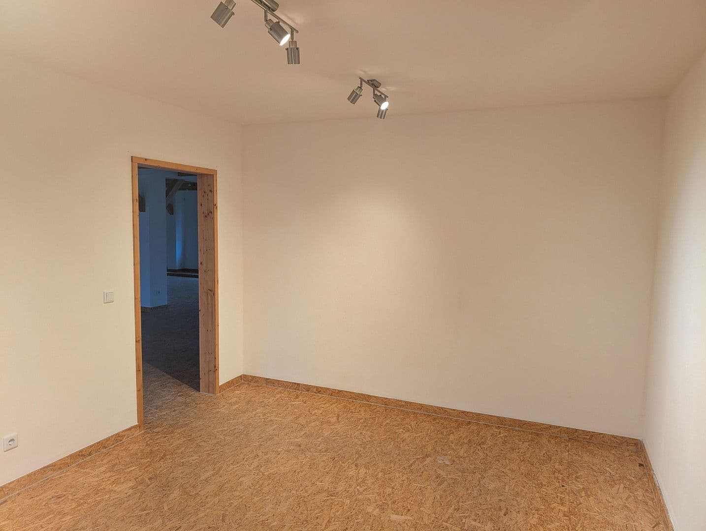 Prenájom kancelárie 436 m², Engelsdorfer Str. 373, Leipzig, Sasko Prenájom kancelárie 436 m², Engelsdorfer Str. 373, Leipzig, Sasko