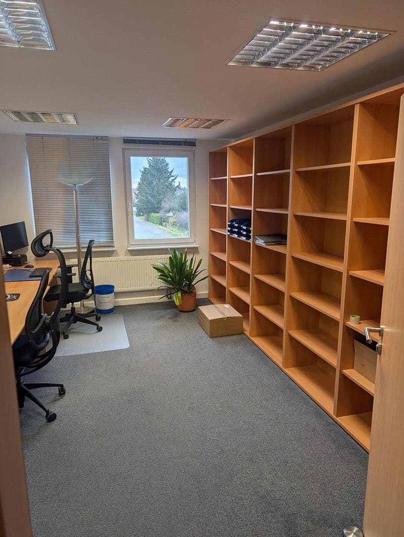 Prenájom kancelárie 206 m², Engelsdorfer Str. 373, Leipzig, Sasko Prenájom kancelárie 206 m², Engelsdorfer Str. 373, Leipzig, Sasko