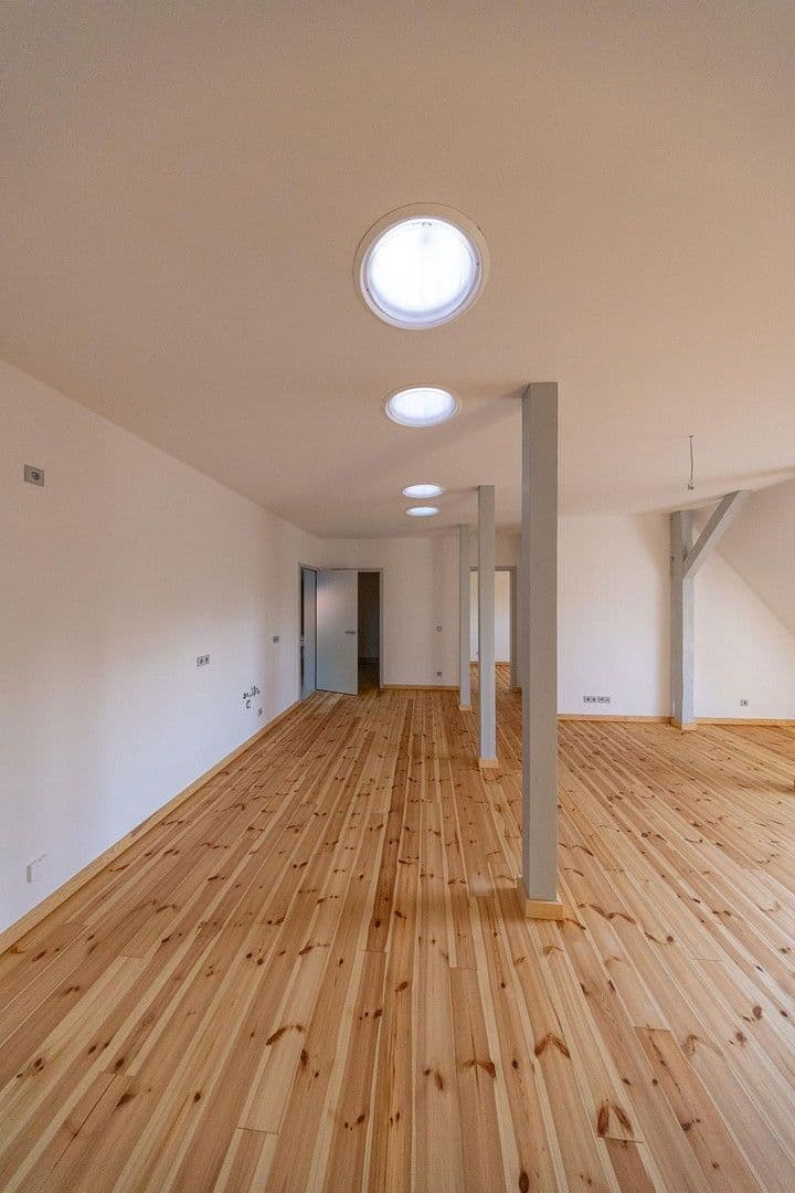 Prenájom bytu 4-izbový 107 m², Berliner Str. 27, Buckow, Brandenbursko Prenájom bytu 4-izbový 107 m², Berliner Str. 27, Buckow, Brandenbursko