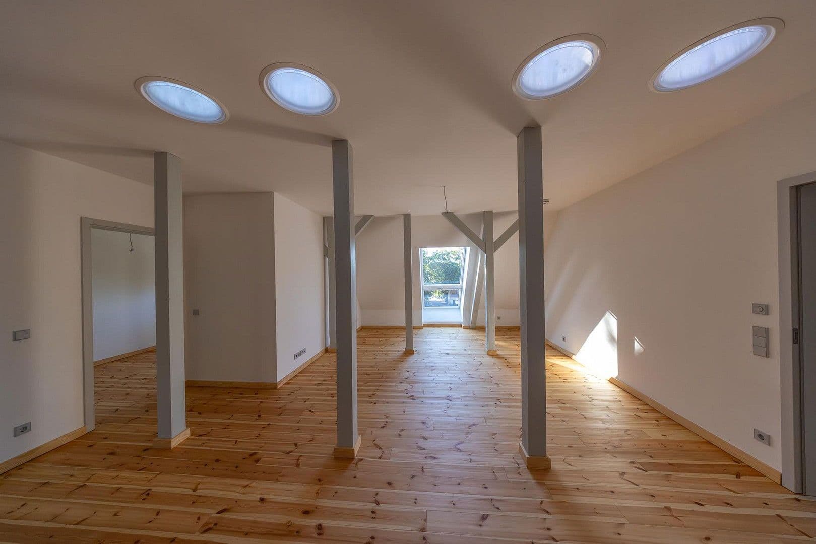 Prenájom bytu 4-izbový 107 m², Berliner Str. 27, Buckow, Brandenbursko Prenájom bytu 4-izbový 107 m², Berliner Str. 27, Buckow, Brandenbursko