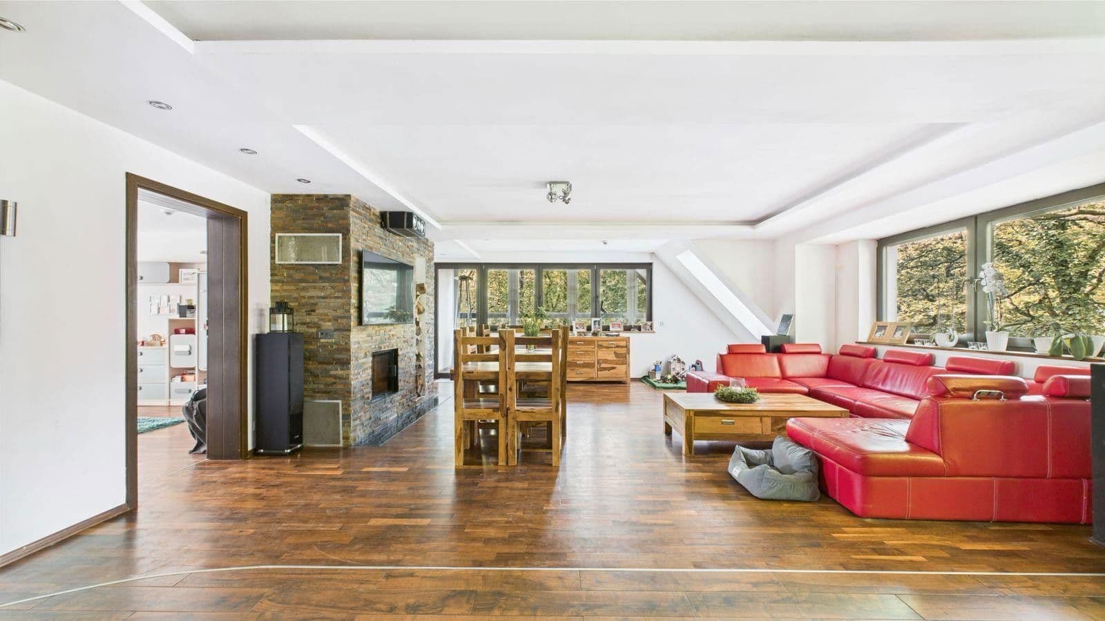 Prenájom bytu 4-izbový 150 m², Hamburg, Hamburg Prenájom bytu 4-izbový 150 m², Hamburg, Hamburg