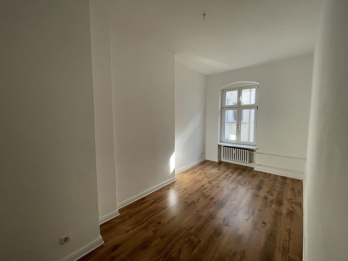 Prenájom bytu 4-izbový 84 m², Berlin, Berlín Prenájom bytu 4-izbový 84 m², Berlin, Berlín