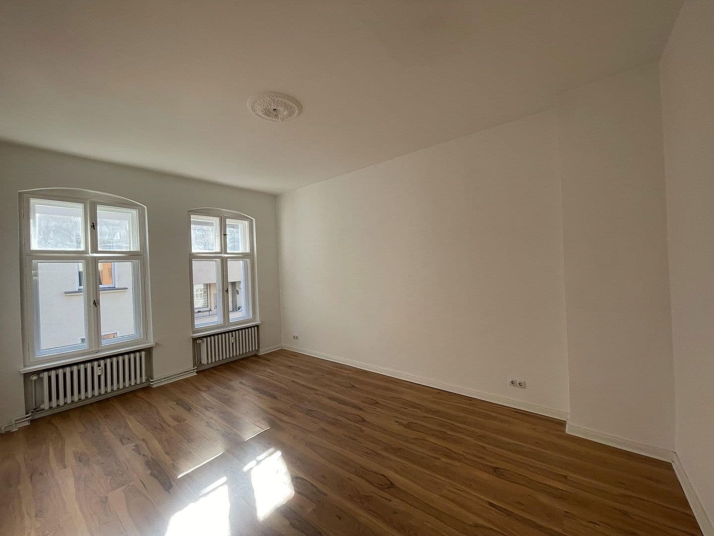 Prenájom bytu 4-izbový 84 m², Berlin, Berlín Prenájom bytu 4-izbový 84 m², Berlin, Berlín