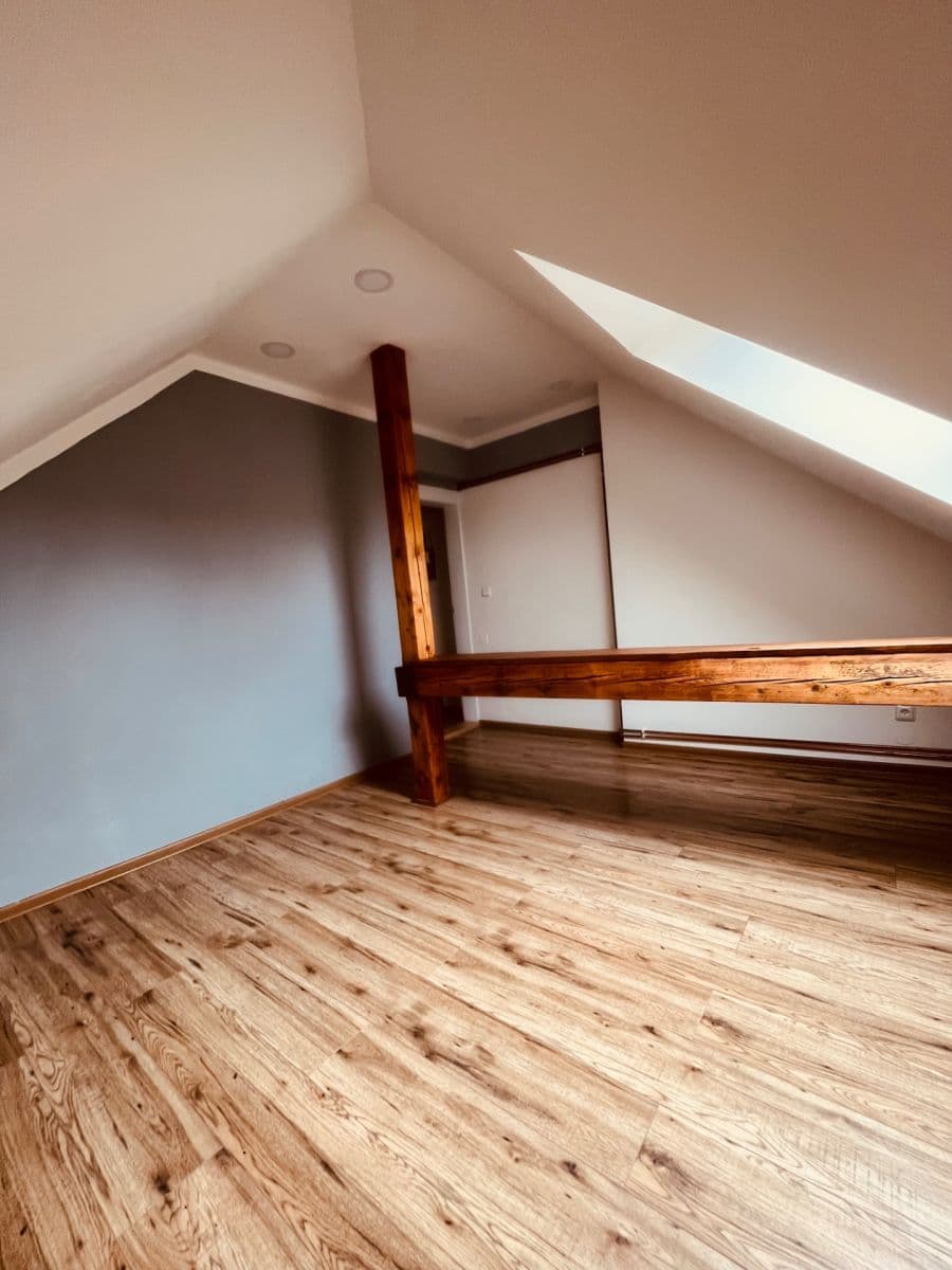 Prenájom bytu 3-izbový 15 m², Dubečská, Praha, Praha Prenájom bytu 3-izbový 15 m², Dubečská, Praha, Praha