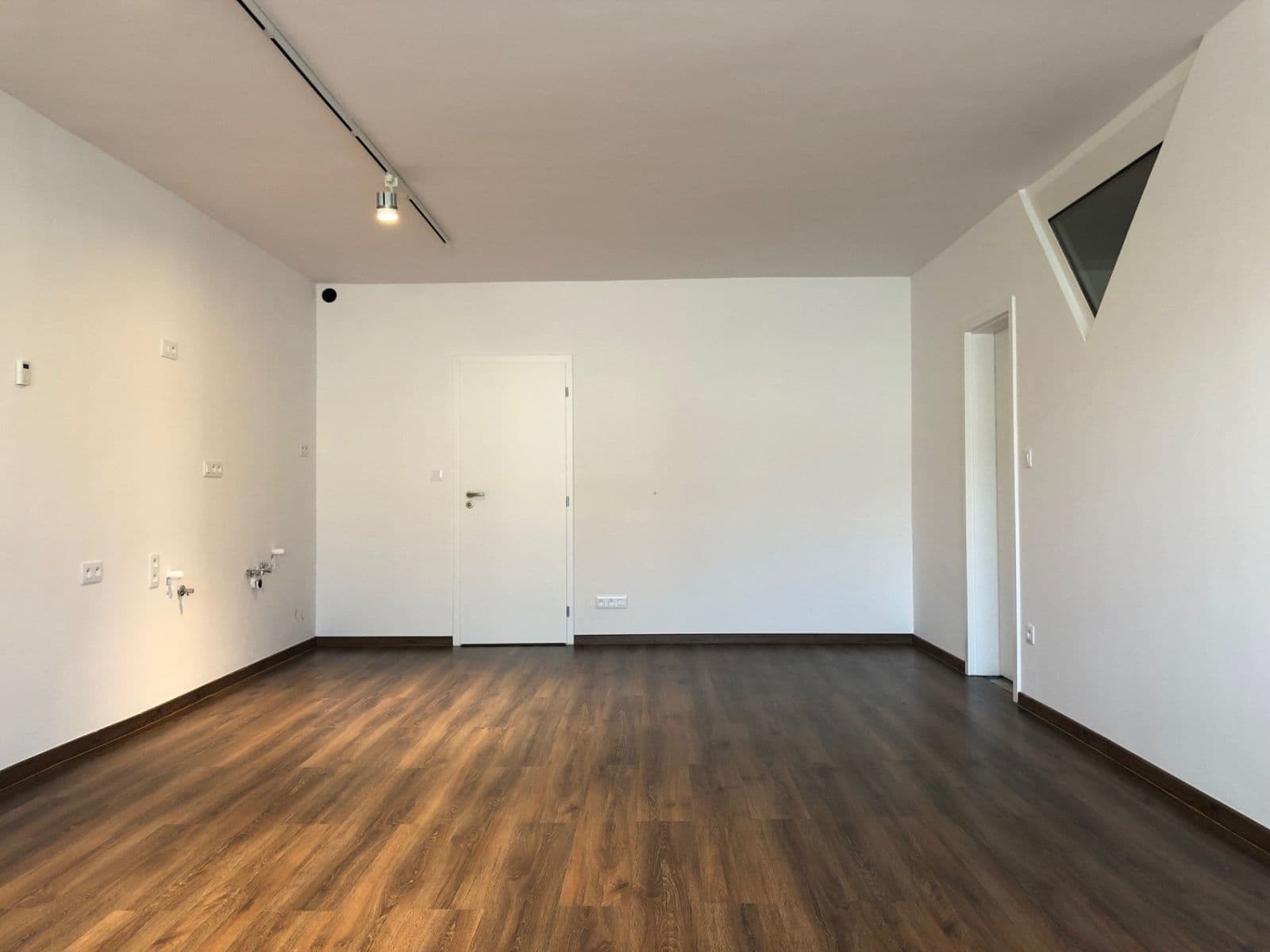 Prenájom kancelárie 47 m², Rešetkova, Nové Mesto, Bratislavský kraj Prenájom kancelárie 47 m², Rešetkova, Nové Mesto, Bratislavský kraj