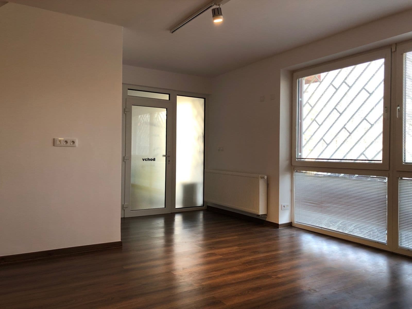 Prenájom kancelárie 47 m², Rešetkova, Nové Mesto, Bratislavský kraj Prenájom kancelárie 47 m², Rešetkova, Nové Mesto, Bratislavský kraj