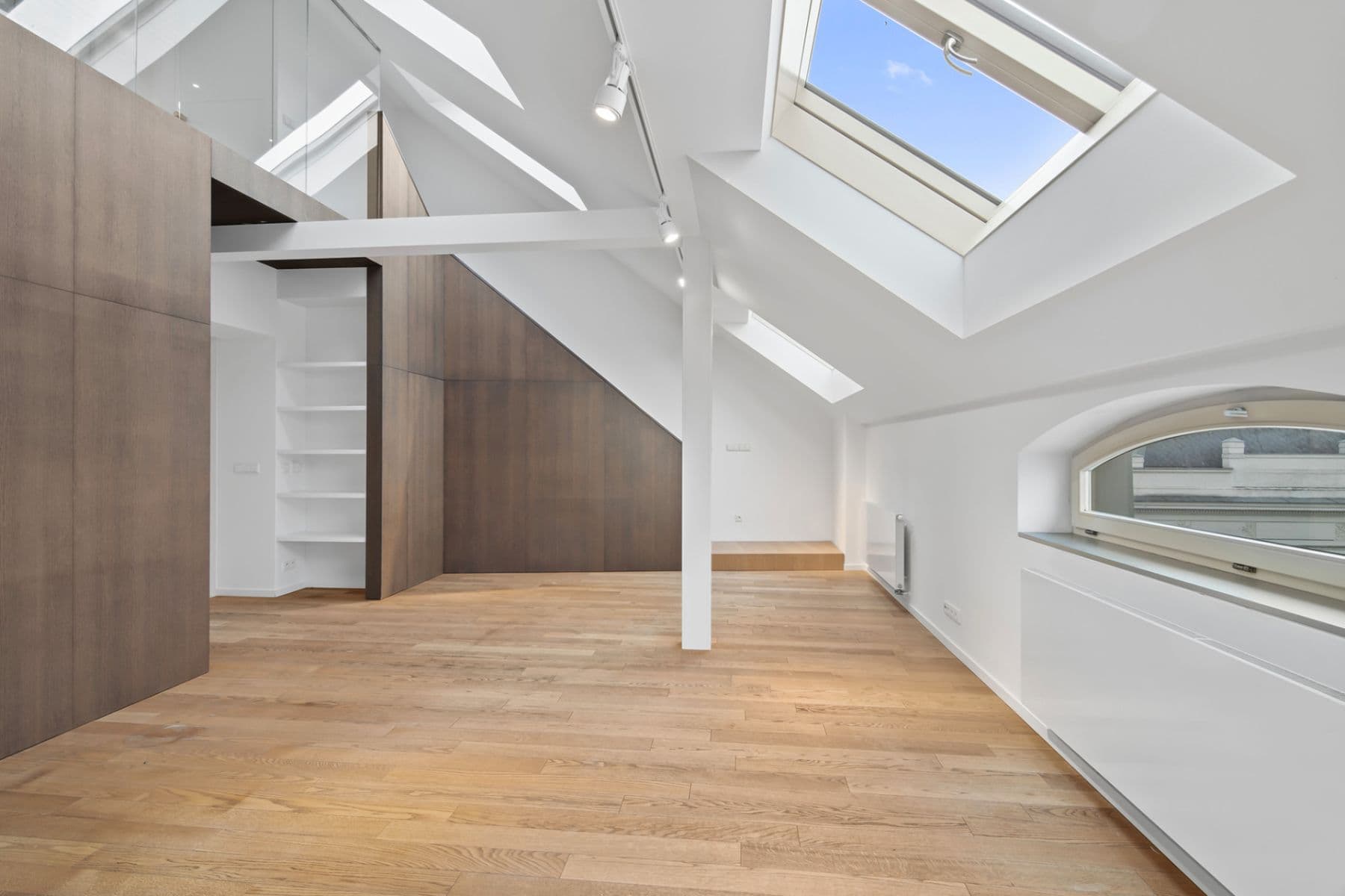 Prenájom bytu 3-izbový 130 m², U Akademie, Praha, Praha Prenájom bytu 3-izbový 130 m², U Akademie, Praha, Praha